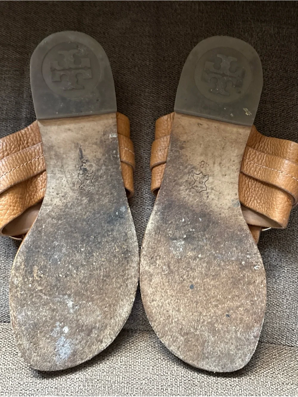 Tory Burch Miller Women's Camel Pebble Leather  Thong Sandals Logo Size 8